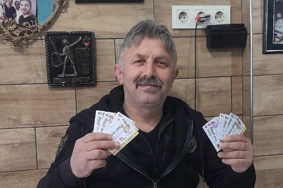 Mudanya'da Şükrü Çavuş Muhtarı iyiliğe köprü oluyor