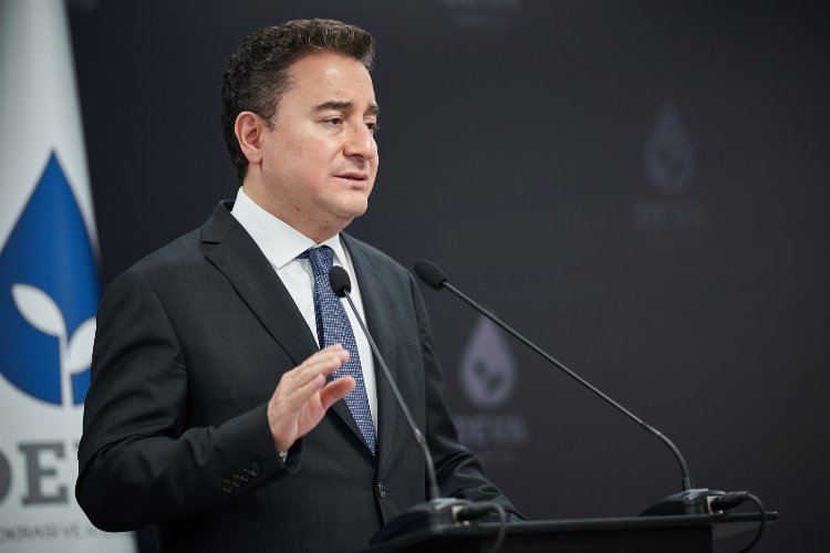 DEVA Partisi Genel Başkanı Ali Babacan, YouTube içeriği üretmeye devam