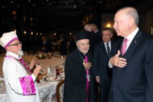 Cumhurbaşkanı Recep Tayyip Erdoğan, dini azınlık cemaatlerinin temsilcileriyle iftarda bir