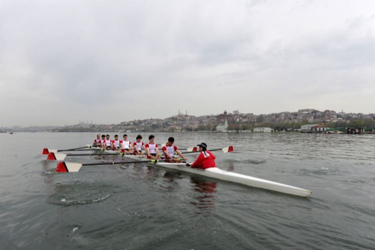 Koç Üniversitesi ve Kadir Has Üniversitesi kürek takımları, “Haliç Dostluk