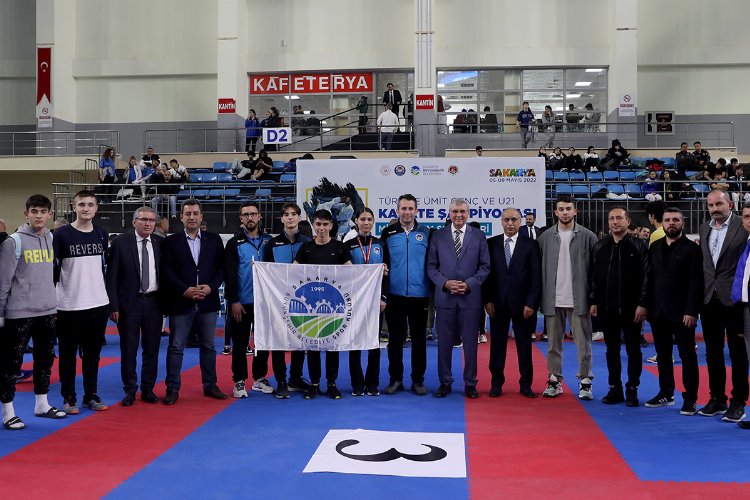 Sakarya’da düzenlenen Ümit, Genç ve U21 Türkiye Karate Şampiyonasına Büyükşehir