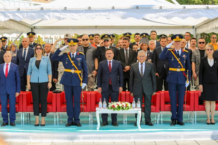 Mehmet UZEL (KAYSERİ İGFA) Kayseri'deki kutlamalar, Cumhuriyet Meydanı'ndaki Atatürk Anıtı'na