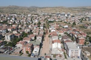 Nevşehir Belediyesi tarafından altyapı yenileme çalışmaları tamamlanan Dr.Sadık Ahmet Caddesi’nde