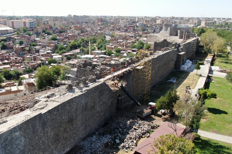 Diyarbakır Büyükşehir Belediyesinin “Surlar’da Diriliş Başlıyor” mottosuyla sürdürdüğü çalışmalarda 39-40