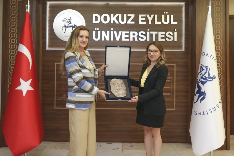 İZMİR (İGFA) - Dünya üniversitelerinin başarı sıralamasını etkileyen faktörler hakkında