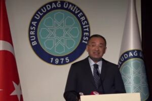 BURSA (İGFA) - Adalet Bakanı Bekir Bozdağ, Bursa Uludağ Üniversitesi'nin