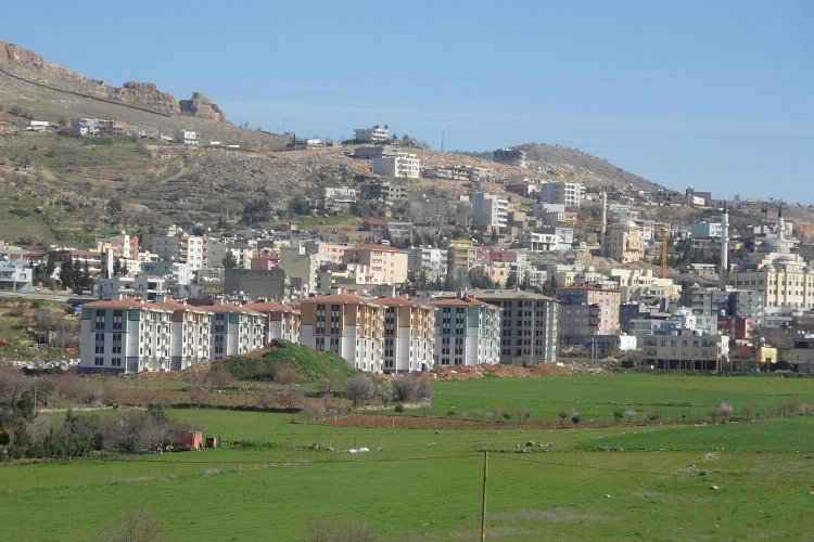 Mardin’in Yeşilli İlçesinde dar gelirliler için yapılan TOKİ evlerinin yüksek