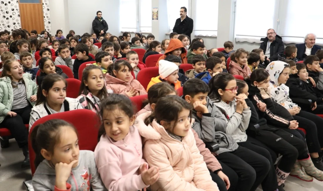 Kocaeli İzmit Belediyesinin,  kırsal bölgelerdeki okullarda düzenlediği ‘Gülümseyen Çocuklar Müzik