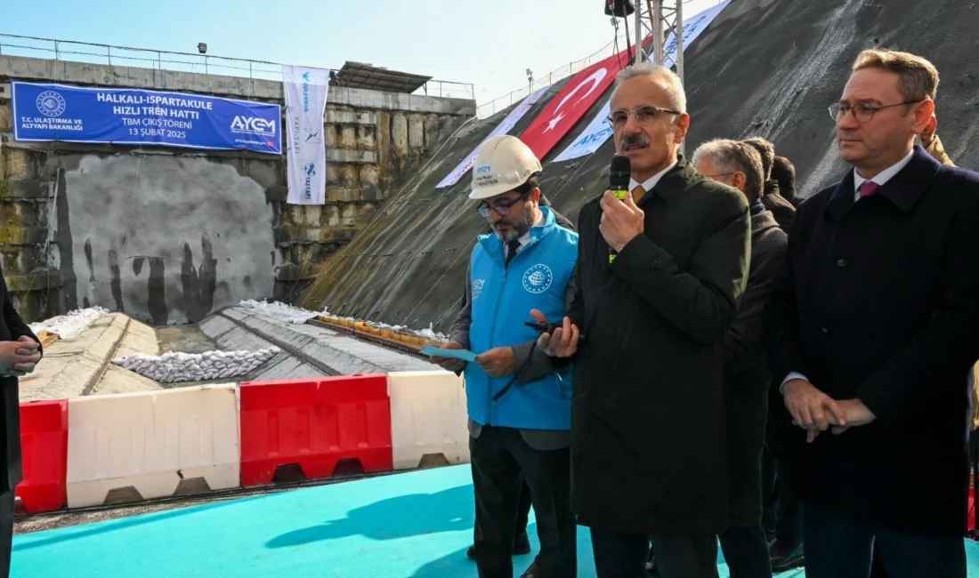 İstanbul’da Halkalı-Ispartakule Hızlı Tren Hattı TBM-2 Işık Görme Töreni’nde konuşan